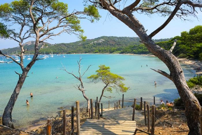 Appartement En Residence Privee, Face A La Mer Avec Acces Direct Plage Hyeres Ngoại thất bức ảnh
